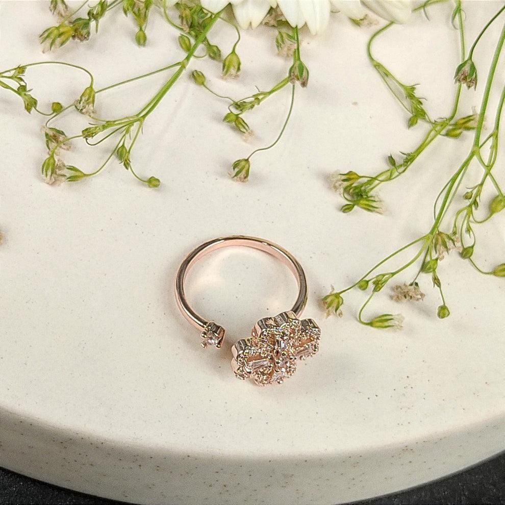 Fortune Flow Clover Spinner Ring